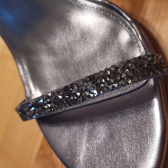 Nina NY Silver Mosiak Crystal Strapy Heels Zippered Back - Picture 11 of 11